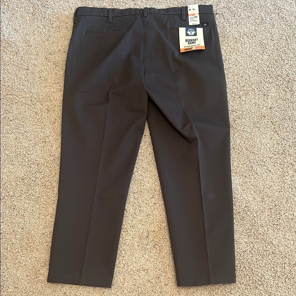 Dockers⭐️NWT Gray WORKDAY Classic Flat Front PANTS 40X32 - Picture 4 of 9